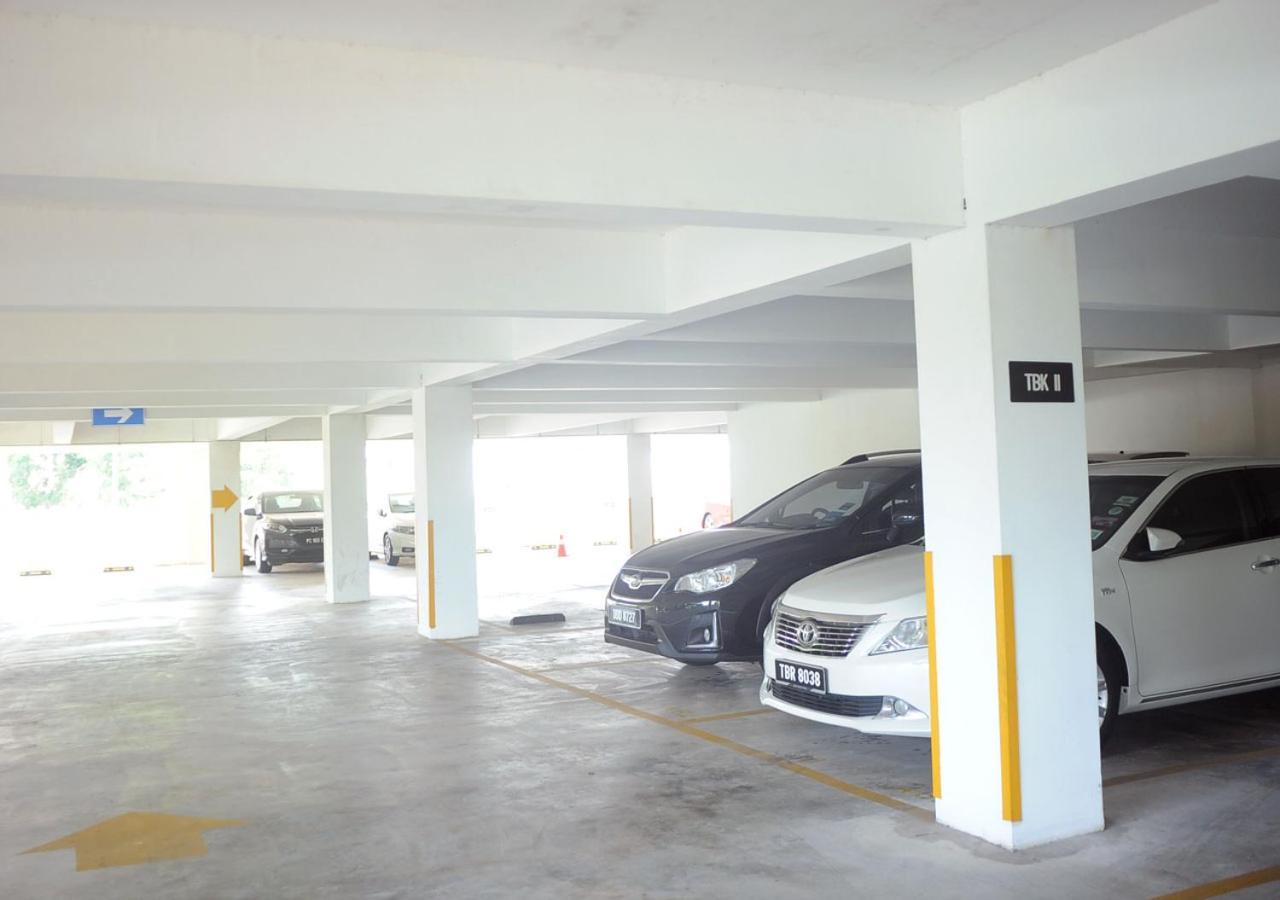 Seaview Holiday Apartment 5 - Free Wifi & Netflix Kuala Terengganu Exterior photo